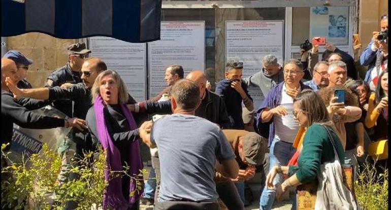 Rumların "kapıları kapatma kararı" Lefkoşa'da protesto edildi