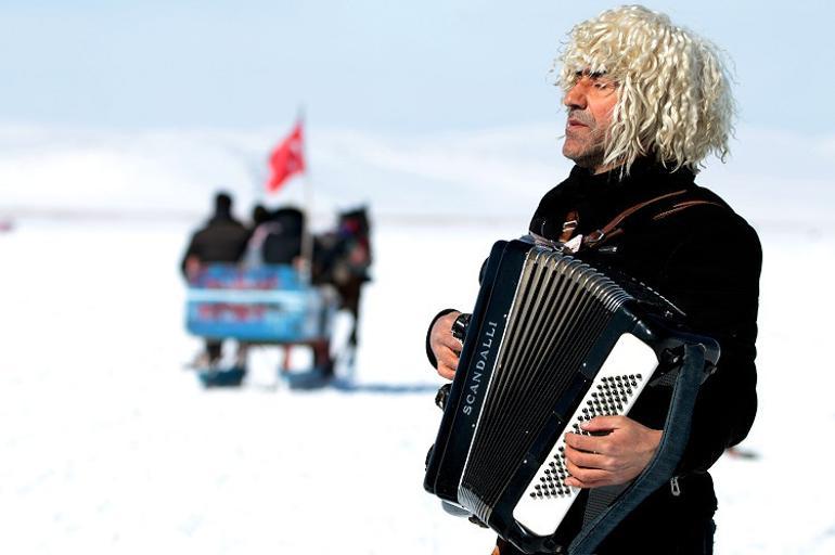 Çıldır Gölü turistlerin vazgeçilmez adresi oldu