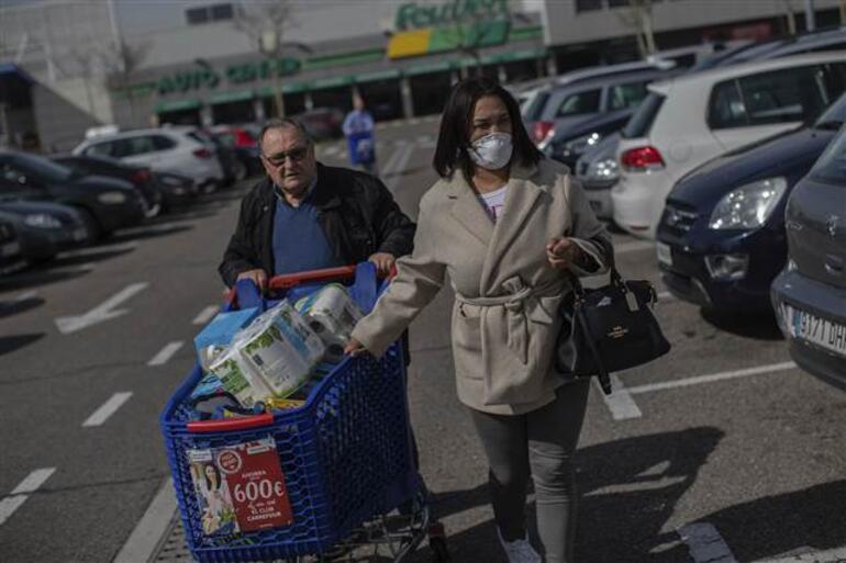 İspanya'da koronavirüs paniği! Marketlerde raflar boşaldı