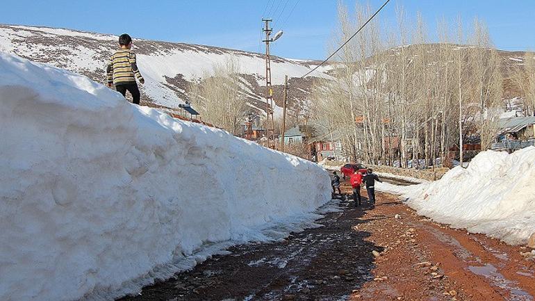 Karlıova'da üç aylık beyaz örtü kalkıyor