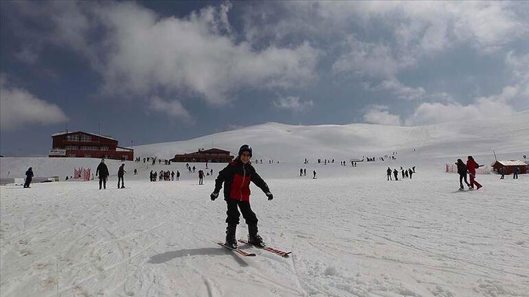 Hakkari Kayak Merkezi 3,5 ayda 50 bin ziyaretçiyi ağırladı