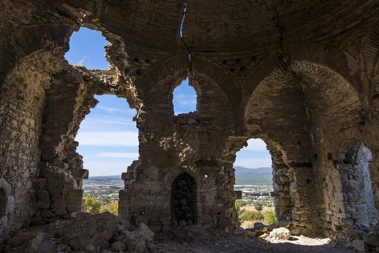 Kaderine terk edilen 500 yıllık Helvacılar Camii