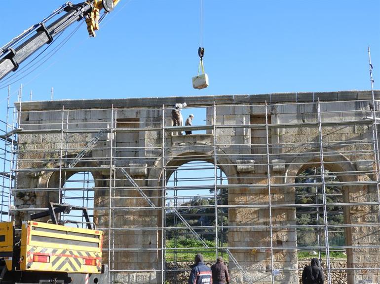 Patara'nın simgesi "kent kapısı" eski görkemine kavuşacak