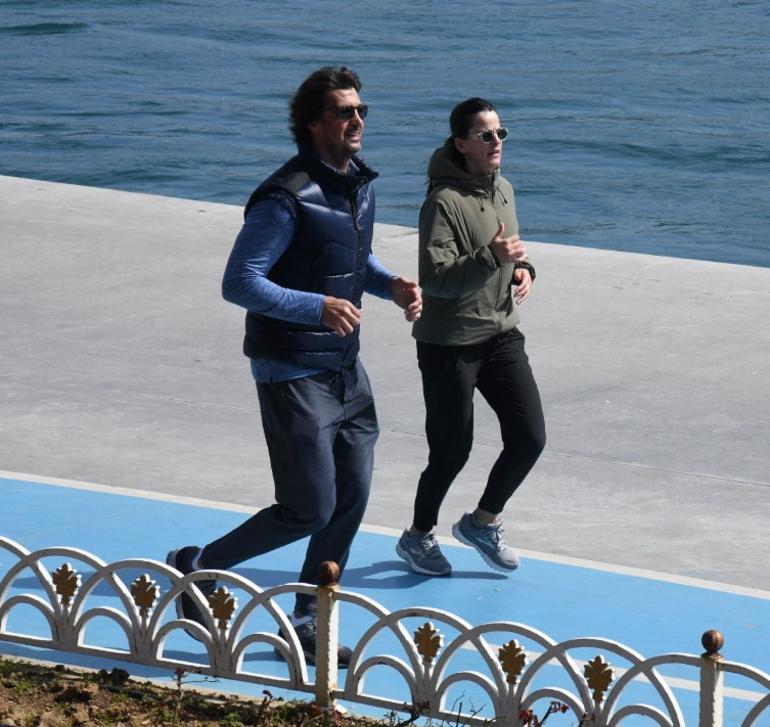 Demet Şener ve eski eşi İbrahim Kutluay aynı sahilde!