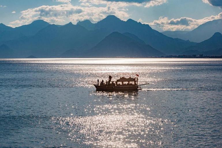 Antalya'da karada ve denizde tüm turistik turlar durduruldu