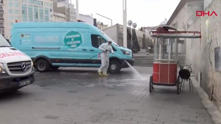 İstanbulda hareketli dakikalar Polis karantinadan kaçan kadının etrafını sardı...