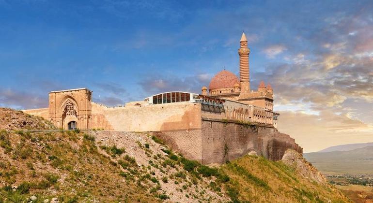 İshak Paşa Sarayı ziyarete kapatıldı