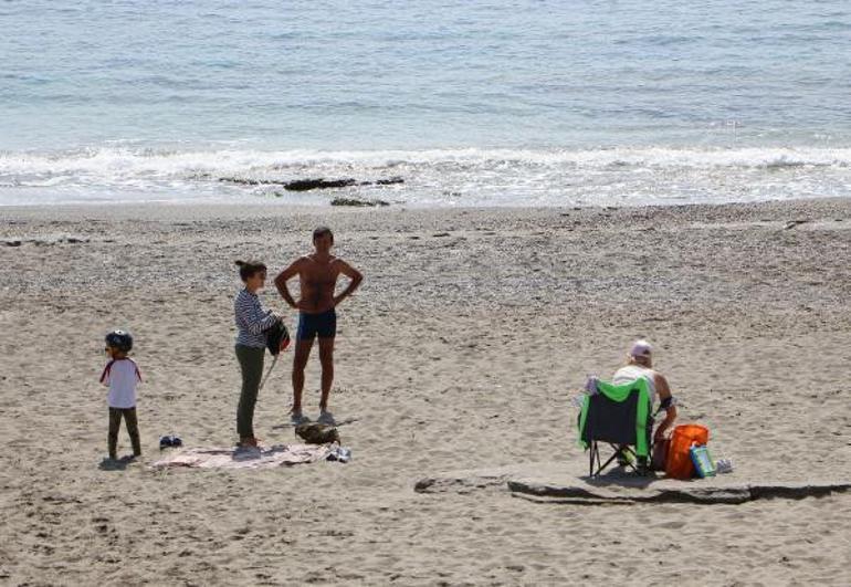 Alanya'da sahiller boş kalmadı