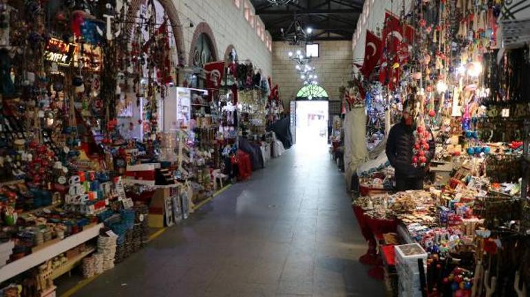 Çanakkale’nin simgesi Aynalı Çarşı, koronavirüs nedeniyle boş kaldı