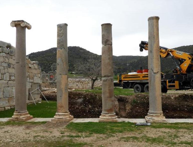 Patara'nın dev sütunları yerlerine dikiliyor