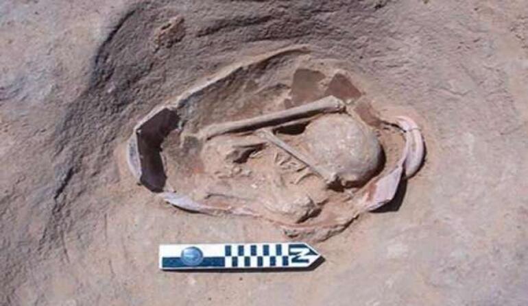 Mısırda 83 antik mezar bulundu