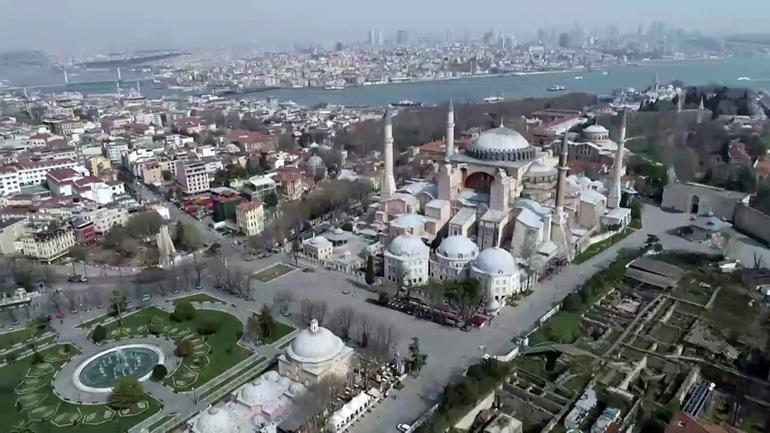 Tarihi Sultanahmet Meydanı tarihin en sakin günlerini geçiriyor