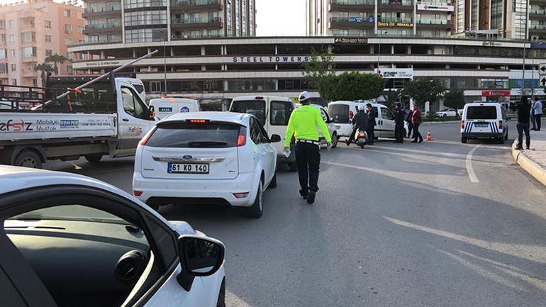 Hatay’ın bazı ilçelerinde caddeler ve sokaklar trafiğe kapatıldı