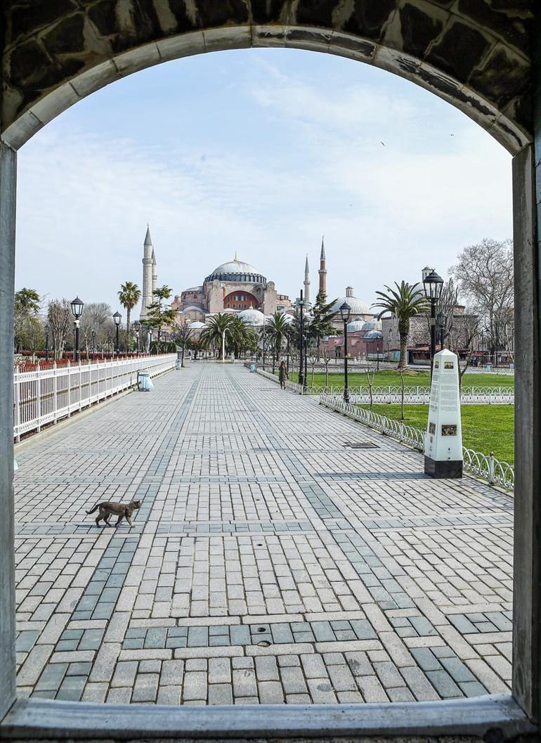 İstanbul sokaklarında koronavirüs sakinliği