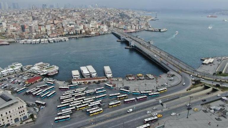 Eminönü ve Karaköy'de son durum havadan fotoğraflandı... Duraklar, meydanlar boş kaldı