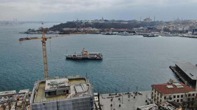 Eminönü ve Karaköy'de son durum havadan fotoğraflandı... Duraklar, meydanlar boş kaldı