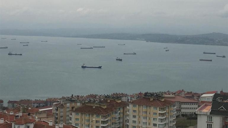 Turuncu alarm verilmişti İşyerlerinin camları indi, çatılar uçtu….