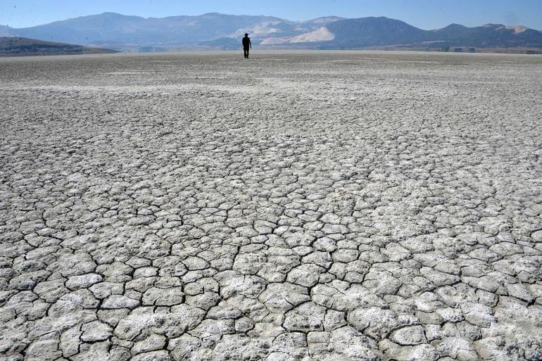 60 yılda, Van Gölü'nün üç katı göl kurudu