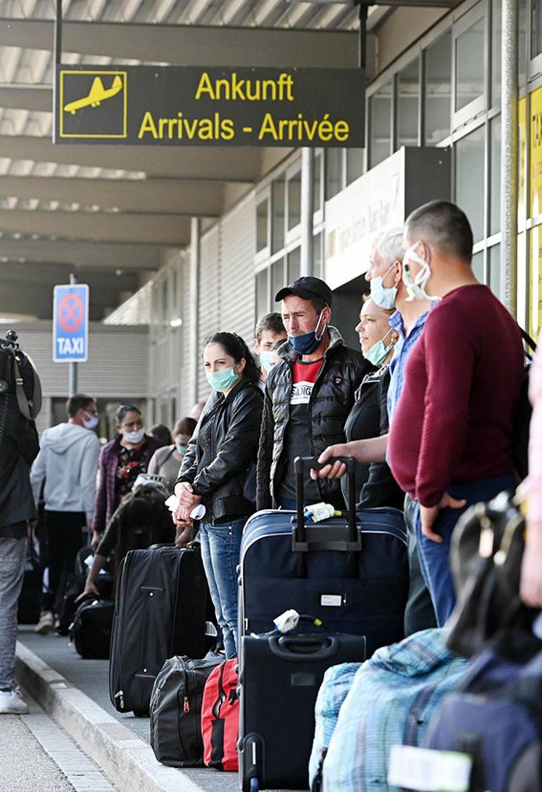 Mevsimlik işçiler geldi, çiftçilerin yüzü güldü