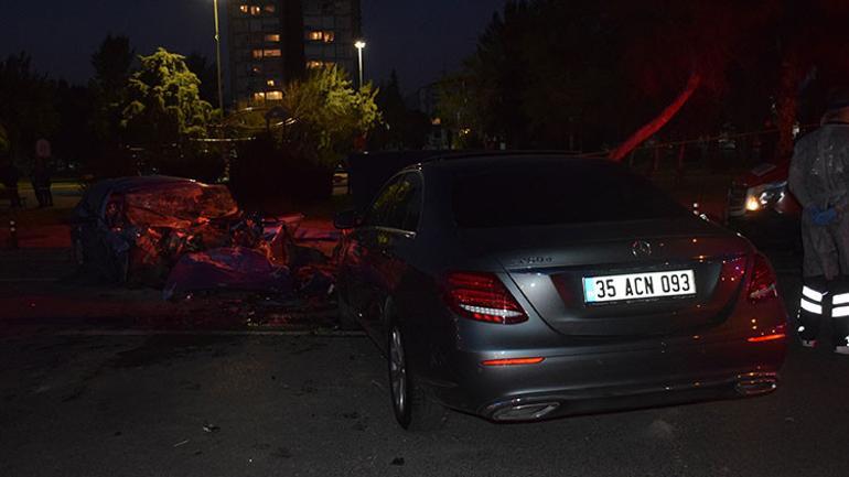 İzmirde iki otomobil çarpıştı: 1 ölü, 2 yaralı