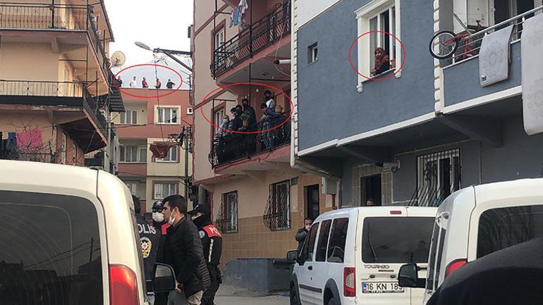 Yasağa uymayarak sokakta futbol oynayan 5 kişiyi uyaran polis ekibine sopalı saldırı