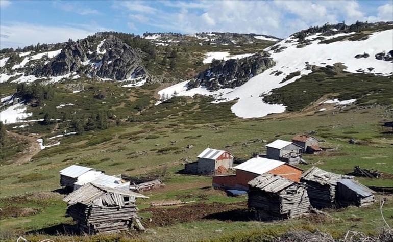 Batı Karadeniz yaylalarında iki mevsim bir arada yaşanıyor