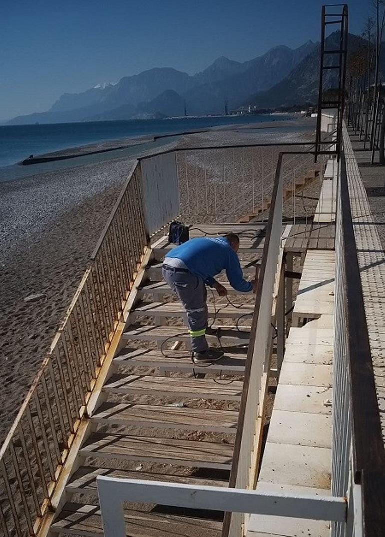 Konyaaltı sahili sezona hazırlanıyor