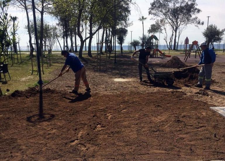 Konyaaltı sahili sezona hazırlanıyor