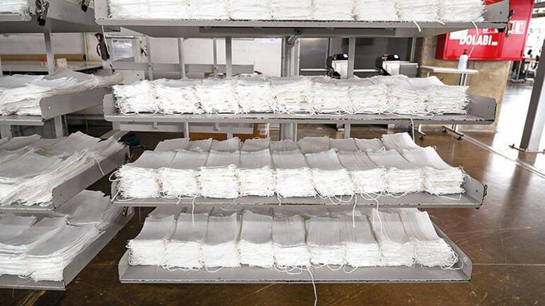 Özel kumaştan günde 75 bin maske üretiyor