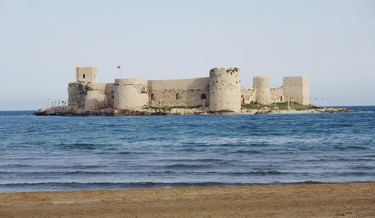 Doğu Akdeniz'in turizm cennetinde yasak sessizliği