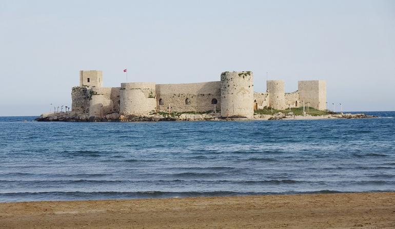 Doğu Akdeniz'in turizm cennetinde yasak sessizliği