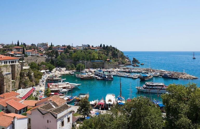 Güvenli yaz tatili için Türkiye'yi önerdiler! “Salgınla mücadelede olumlu adımlar attılar”