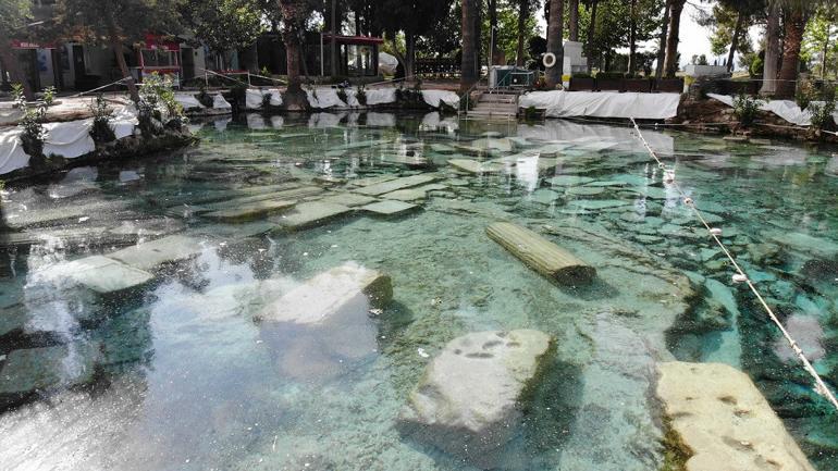 Pamukkale'deki 2 bin 500 yıllık antik havuz ve çevresi bomboş