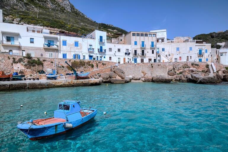 Akdeniz’in tatil cennetinden şaşırtan karar! Uçak ve otel harcamalarının yarısını karşılıyorlar…