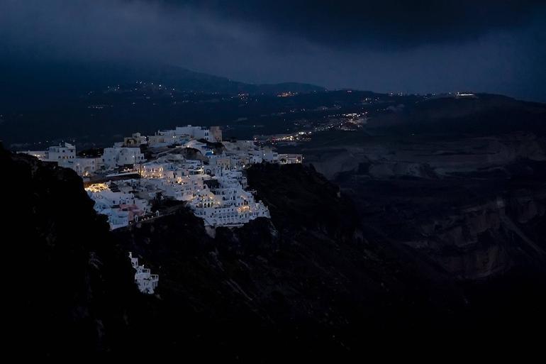 Mimarisi ve doğasıyla ünlü Ege adası: Santorini