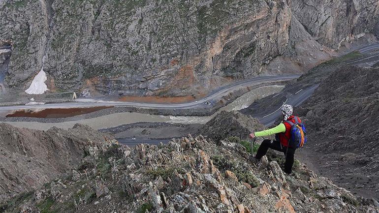 Zap Vadisi ilkbaharda doğal güzellikleriyle görenleri hayran bırakıyor