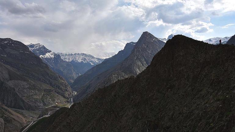 Zap Vadisi ilkbaharda doğal güzellikleriyle görenleri hayran bırakıyor