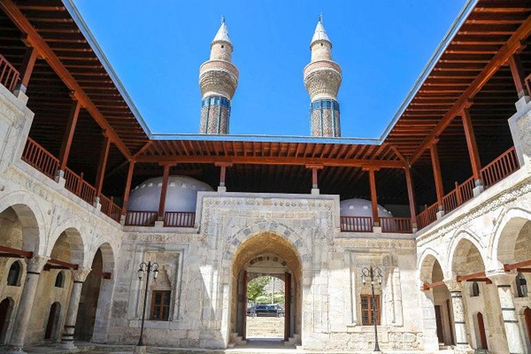 Müzeye dönüşecek Gök Medrese'nin restorasyonunda sona gelindi