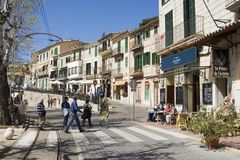 Mallorca'nın tramvaylı köyü: Port De Soller