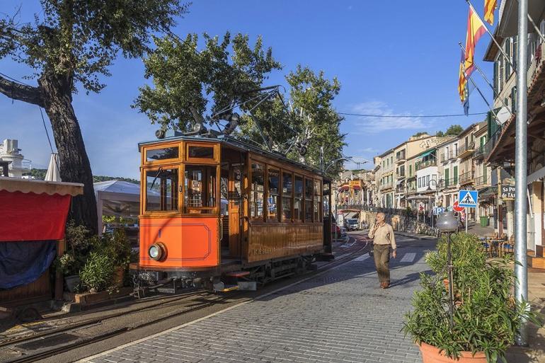 Mallorca'nın tramvaylı köyü: Port De Soller