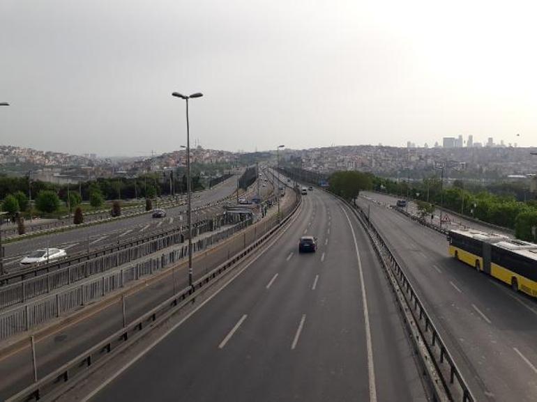 Sokağa çıkma yasağının ilk gününde İstanbulda yollar ve meydanlar boş kaldı