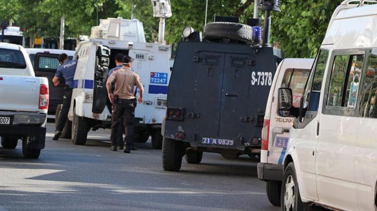 Son dakika haberler... Diyarbakırda saldırıya uğrayan polis şehit oldu