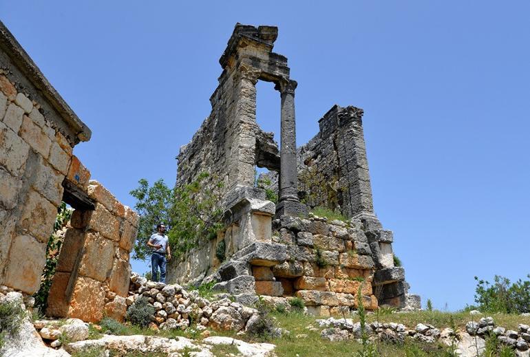 Roma zenginlerinin anıt mezarları zamana direniyor