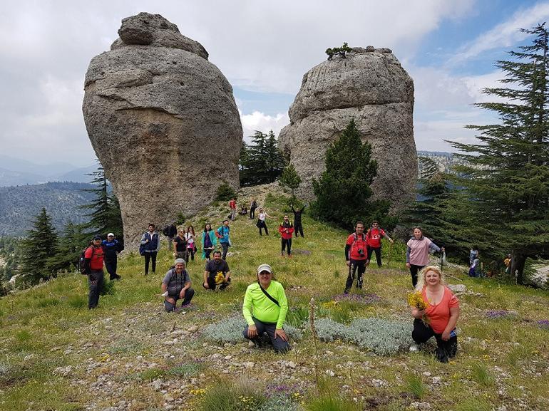 Günler sonra sosyal mesafeli yürüyüşte doğayla buluştular