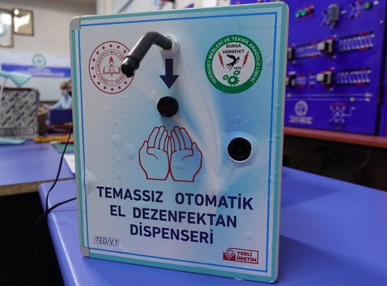 Meslek lisesi öğretmenlerinden temassız el dezenfektan cihazı