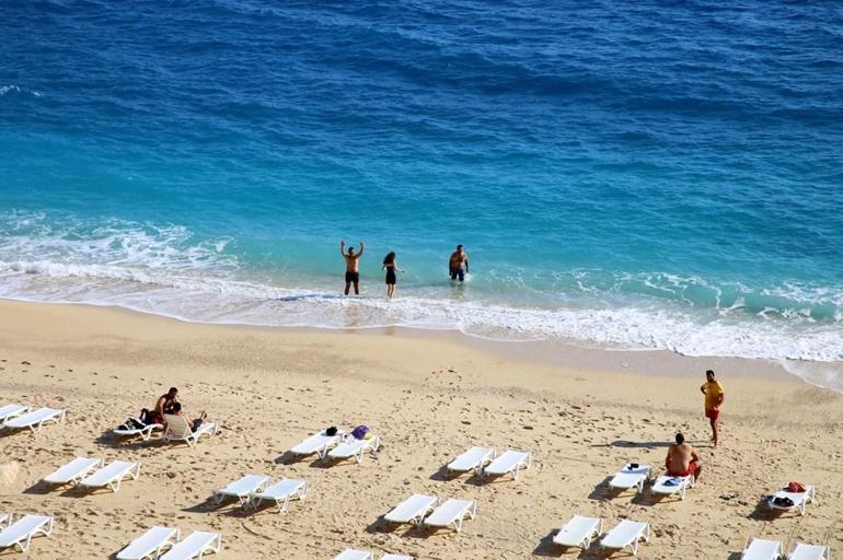 Dünyaca ünlü Kaputaş Plajında sosyal mesafeli yeni düzen