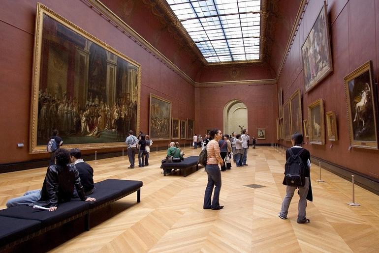 Louvre Müzesi açılmaya hazırlanıyor