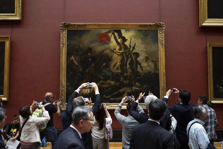 Louvre Müzesi açılmaya hazırlanıyor