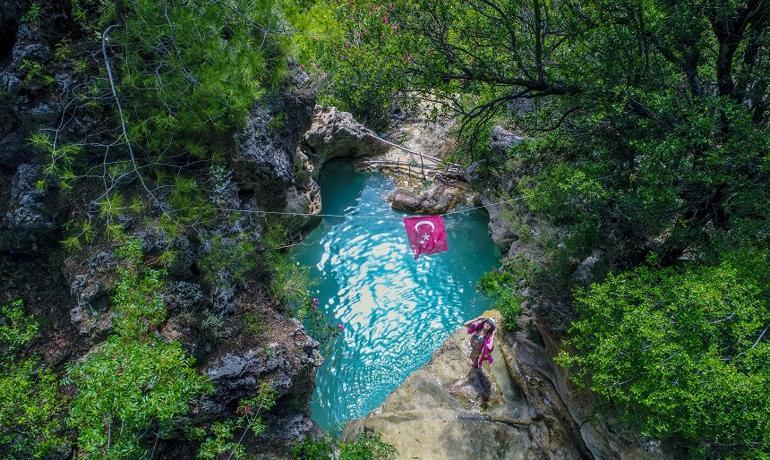 Antalya'nın 'kral havuzu' yerli turistlerin akınına uğradı