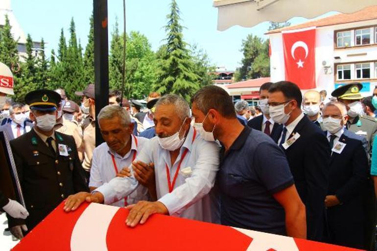 İdlib şehidi sözleşmeli er İsmail Anayurt son yolculuğuna uğurlandı